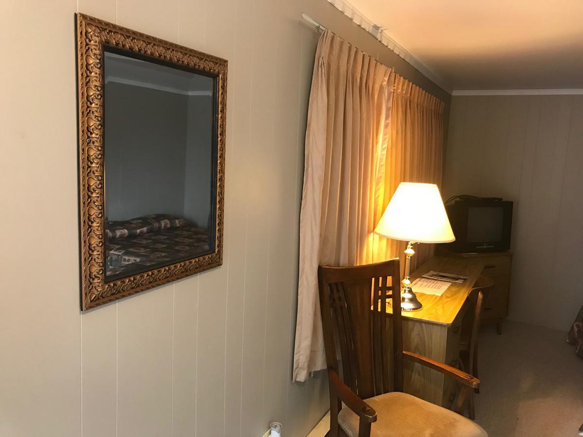 Kincardinite Motel Ripley エクステリア 写真